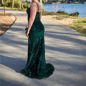Elegant Green Sequin Prom Dress